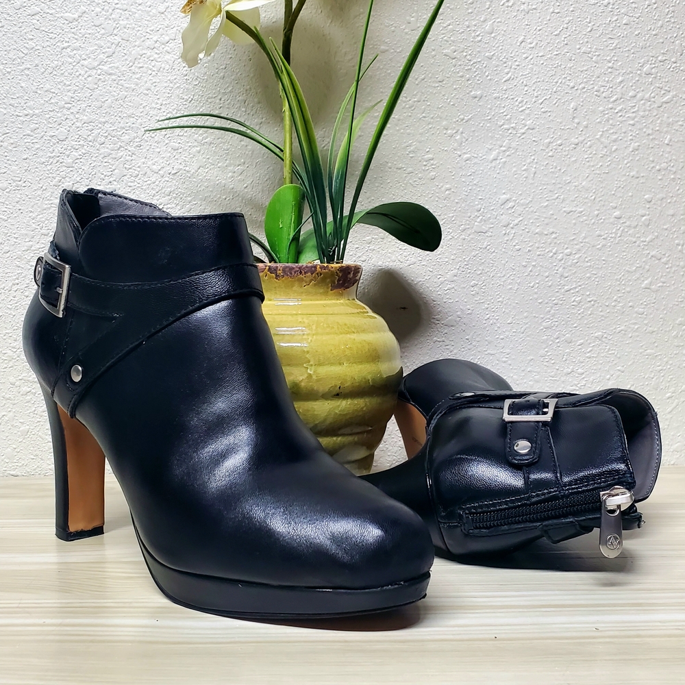 Adrienne Vittadini Black Leather Booties Ankle Boots Size 9M